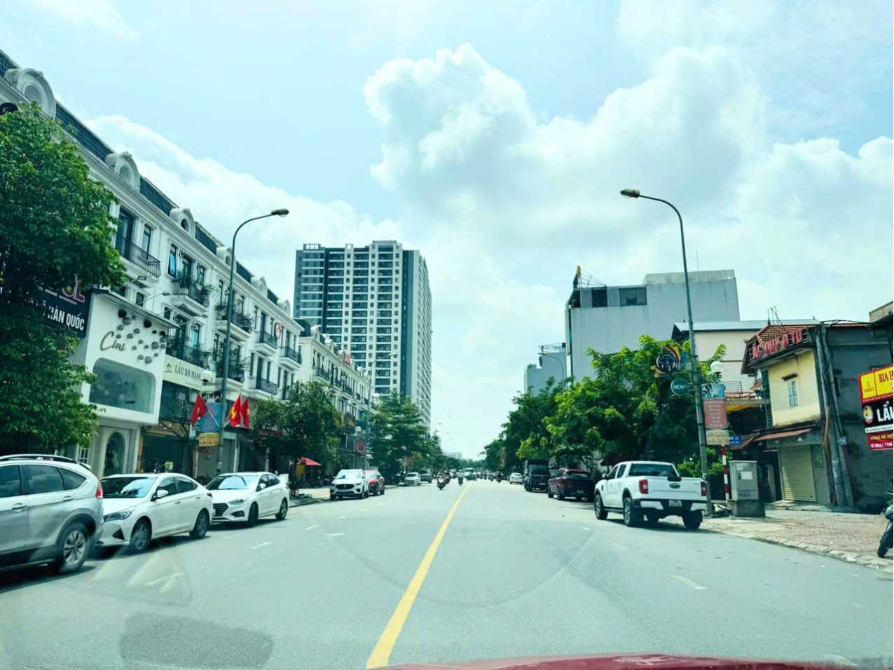 Bán nhà đất mặt phố tại Gia Lâm Hà Nội . Ảnh chụp phố Thành Trung