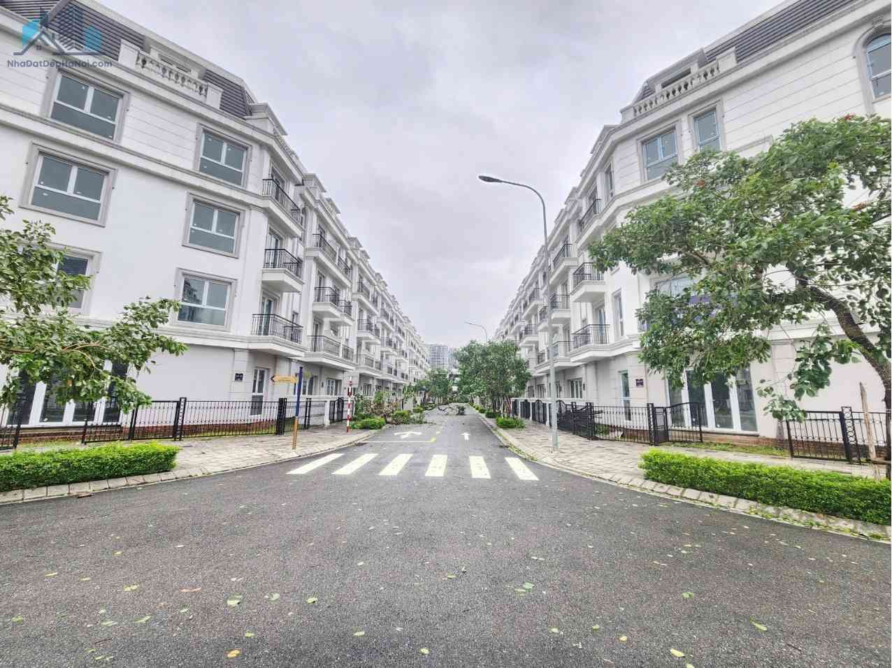 Bán liền kề Osaka Eurowindow Gia Lâm 75m2 mặt tiền 5m nhà 5 tầng 300m2 sàn