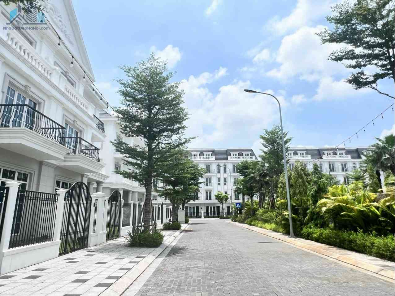 Bán nhà liền kề Phượng Hoàng Đỏ Eurowindow Gia Lâm 75m2 mặt tiền 5m. View công viên